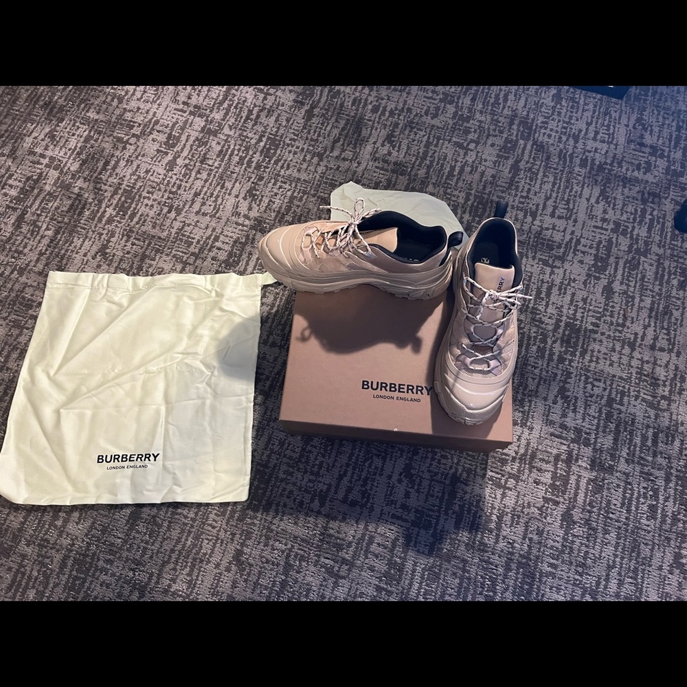 (Burberry Arthur sneakers , size 12 , Burberry shoe bag )